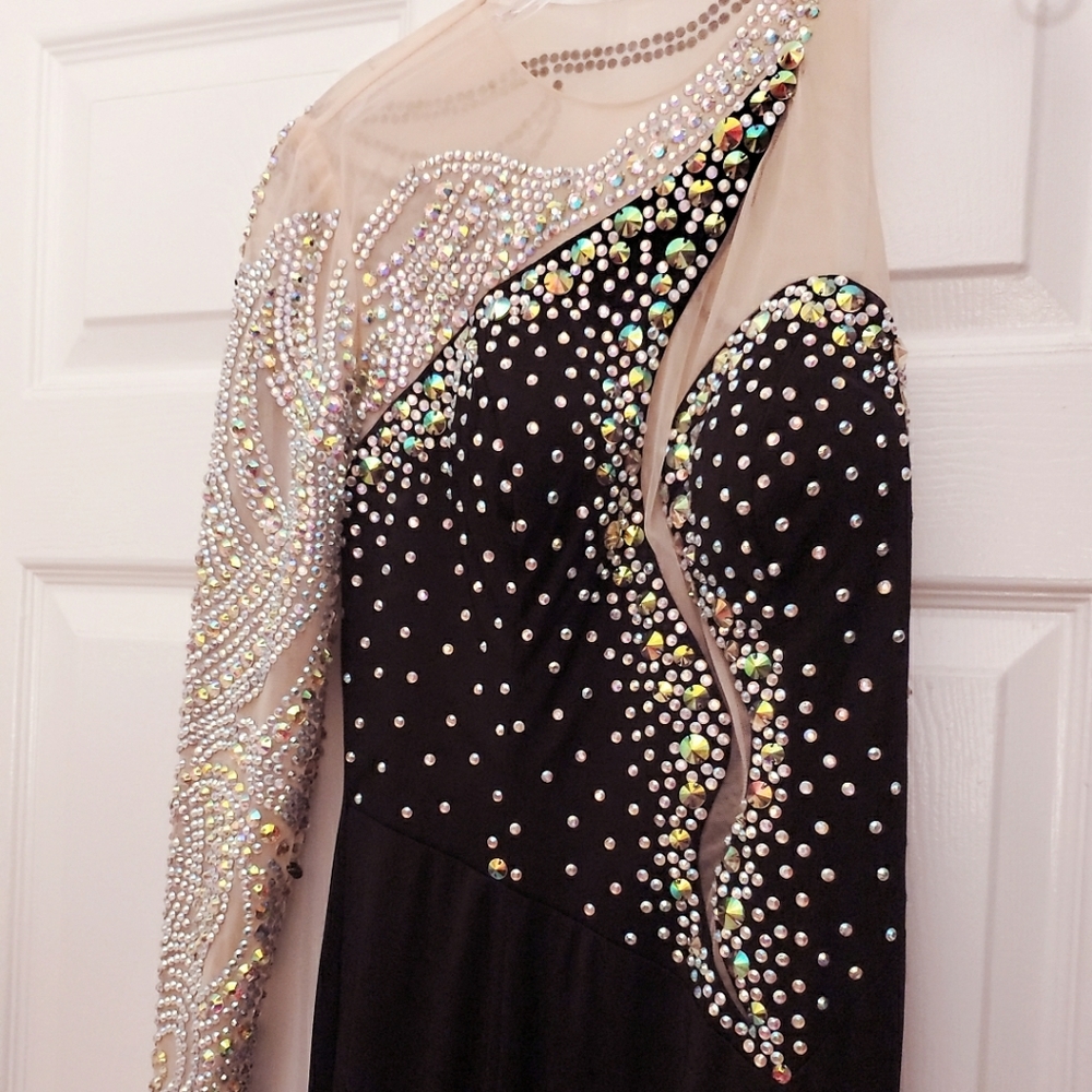 Sequence Ball/Prom/Pageant Gown - Picture 4 of 6